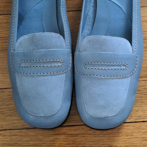 French Blue Leather Loafer Flats - Never Worn! - Picture 3 of 6